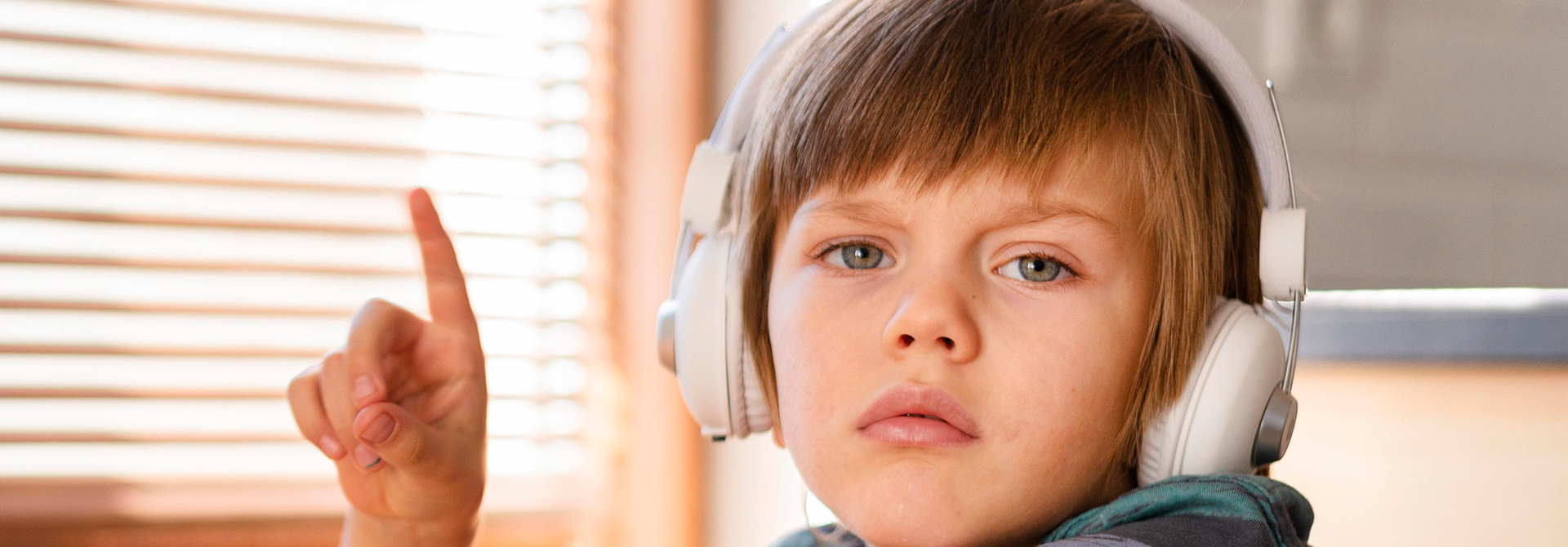 cema_lupionopolis_banner_menino_abafador